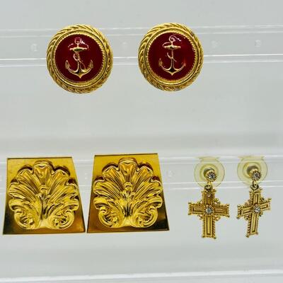 Lot 49: Costume Goldtone Pierced Earrings