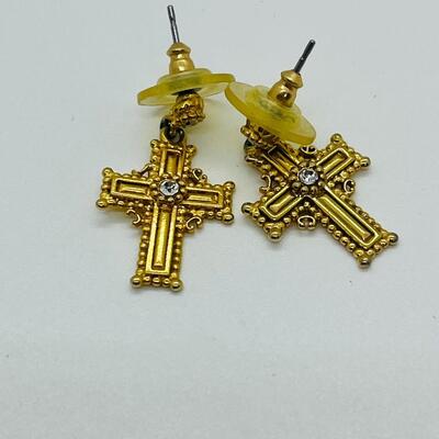 Lot 49: Costume Goldtone Pierced Earrings