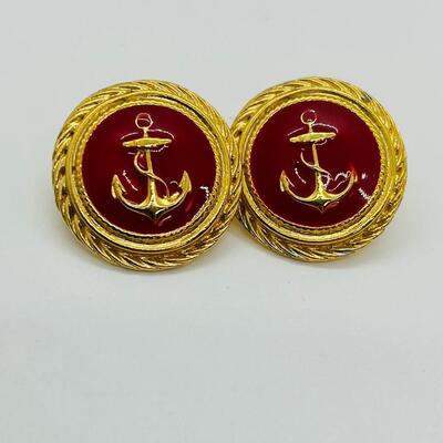 Lot 49: Costume Goldtone Pierced Earrings
