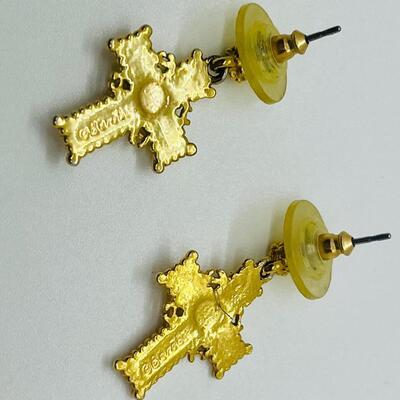 Lot 49: Costume Goldtone Pierced Earrings
