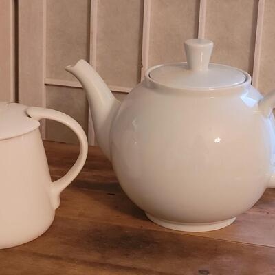 Lot 2: Arzberg Teapot and FORLIFE Individual Teapot