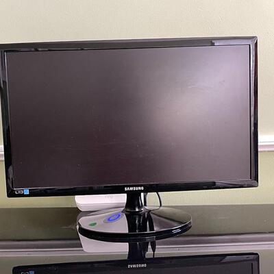 Lot 322 Samsung Computer Monitor Apprx 22