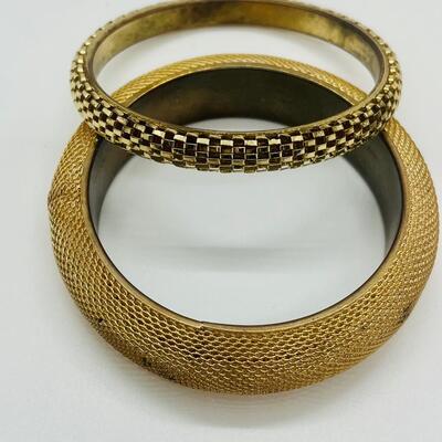 Lot 62: Vintage Trifari & More Goldtone Costume Jewelry ("Solid Gold" Vintage Look!)