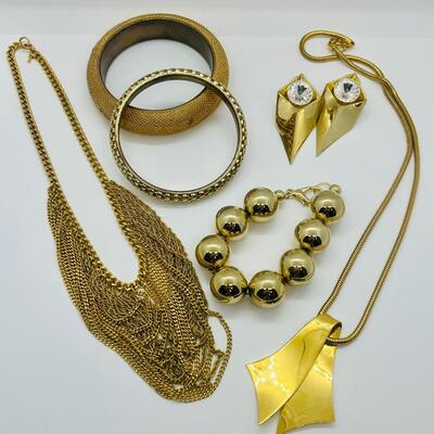 Lot 62: Vintage Trifari & More Goldtone Costume Jewelry ("Solid Gold" Vintage Look!)