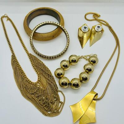 Lot 62: Vintage Trifari & More Goldtone Costume Jewelry ("Solid Gold" Vintage Look!)