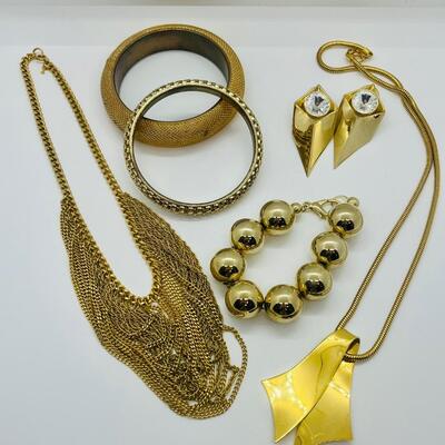 Lot 62: Vintage Trifari & More Goldtone Costume Jewelry ("Solid Gold" Vintage Look!)