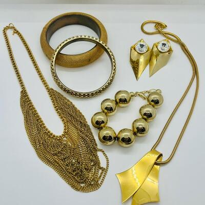 Lot 62: Vintage Trifari & More Goldtone Costume Jewelry ("Solid Gold" Vintage Look!)