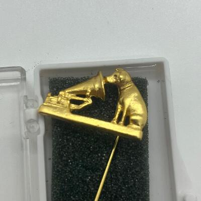 Lot 64: RCA Dog and Swarovski Crystal Golf Pin