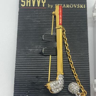 Lot 64: RCA Dog and Swarovski Crystal Golf Pin