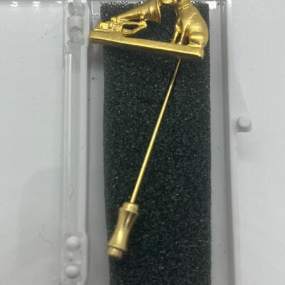 Lot 64: RCA Dog and Swarovski Crystal Golf Pin