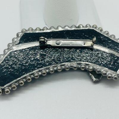 Lot 67: Vintage Sterling Abstract Brooch in Onyx and Abolone