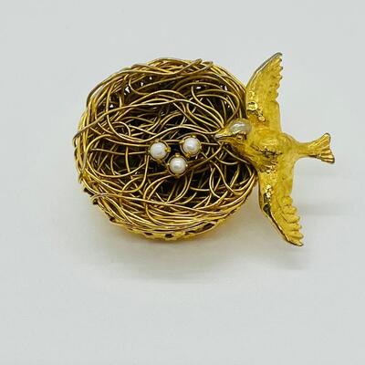 Lot 73: Vintage 3D Brooch Birdnest w/ Seed Pearl Eggs by Jeanne