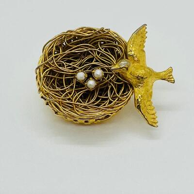 Lot 73: Vintage 3D Brooch Birdnest w/ Seed Pearl Eggs by Jeanne