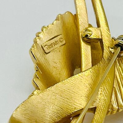 Lot 75: Vintage Crown Trifari Goldtone Textured Free Form Brooch -RARE
