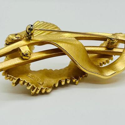Lot 75: Vintage Crown Trifari Goldtone Textured Free Form Brooch -RARE