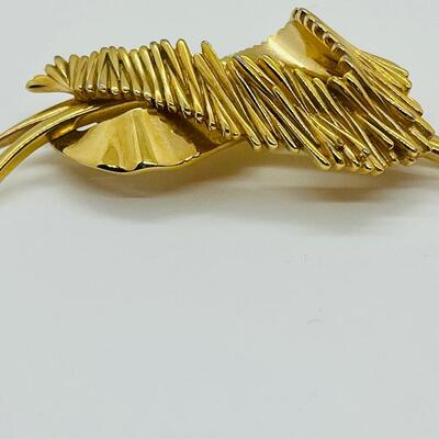 Lot 75: Vintage Crown Trifari Goldtone Textured Free Form Brooch -RARE