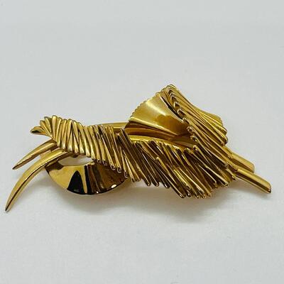 Lot 75: Vintage Crown Trifari Goldtone Textured Free Form Brooch -RARE