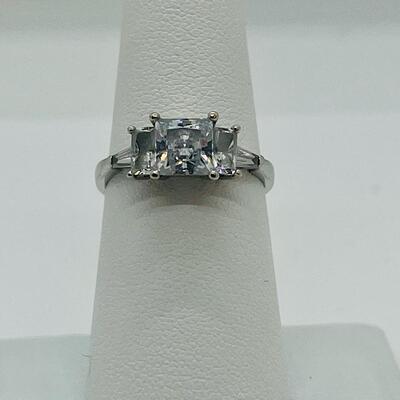 Lot 76: Vintage 3.1 g 14k CZ NJS White Gold Ring sz. 7