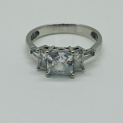 Lot 76: Vintage 3.1 g 14k CZ NJS White Gold Ring sz. 7