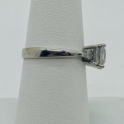 Lot 76: Vintage 3.1 g 14k CZ NJS White Gold Ring sz. 7