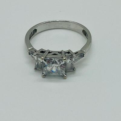 Lot 76: Vintage 3.1 g 14k CZ NJS White Gold Ring sz. 7