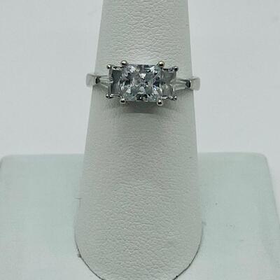Lot 76: Vintage 3.1 g 14k CZ NJS White Gold Ring sz. 7