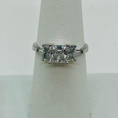 Lot 76: Vintage 3.1 g 14k CZ NJS White Gold Ring sz. 7