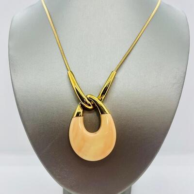 Lot 79: Beautiful 1960s Crown Trifari Modernist Lucite Pendant Necklace