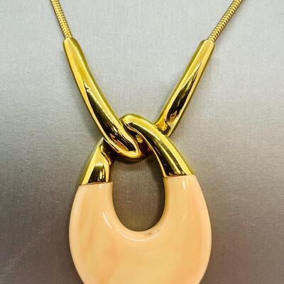 Lot 79: Beautiful 1960s Crown Trifari Modernist Lucite Pendant Necklace