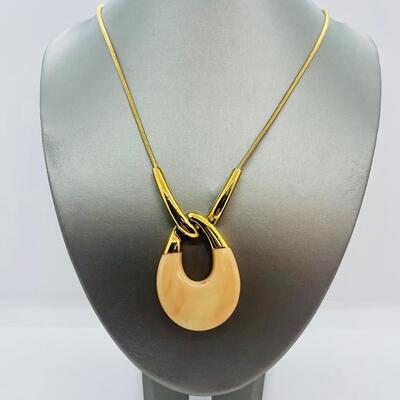 Lot 79: Beautiful 1960s Crown Trifari Modernist Lucite Pendant Necklace