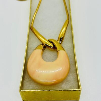 Lot 79: Beautiful 1960s Crown Trifari Modernist Lucite Pendant Necklace