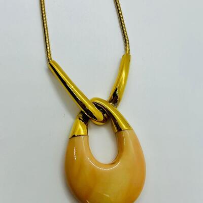 Lot 79: Beautiful 1960s Crown Trifari Modernist Lucite Pendant Necklace