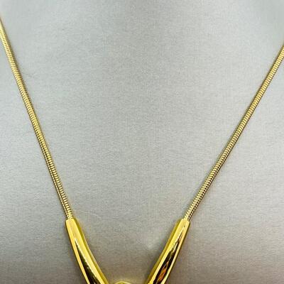Lot 79: Beautiful 1960s Crown Trifari Modernist Lucite Pendant Necklace