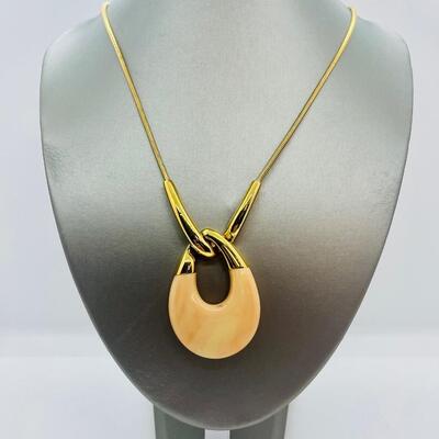 Lot 79: Beautiful 1960s Crown Trifari Modernist Lucite Pendant Necklace