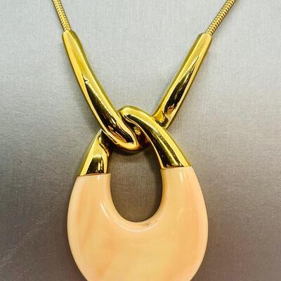 Lot 79: Beautiful 1960s Crown Trifari Modernist Lucite Pendant Necklace