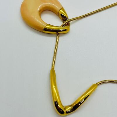 Lot 79: Beautiful 1960s Crown Trifari Modernist Lucite Pendant Necklace