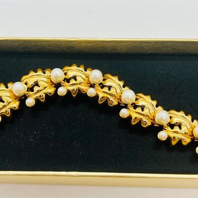 Lot 80: New in Box, Monet Costume Link Bracelet with Faux Pearls