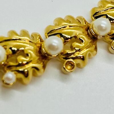 Lot 80: New in Box, Monet Costume Link Bracelet with Faux Pearls