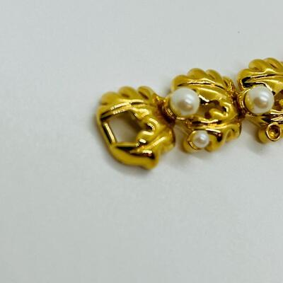 Lot 80: New in Box, Monet Costume Link Bracelet with Faux Pearls