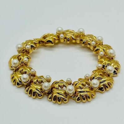 Lot 80: New in Box, Monet Costume Link Bracelet with Faux Pearls