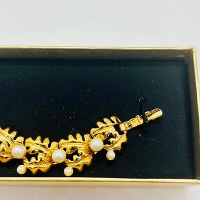 Lot 80: New in Box, Monet Costume Link Bracelet with Faux Pearls