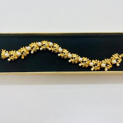 Lot 80: New in Box, Monet Costume Link Bracelet with Faux Pearls