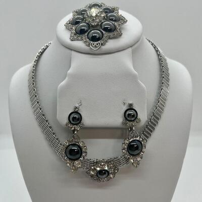 Lot 82: Vintage Hematite & Crystal Choker, Brooch & Clip-on Earrings Set