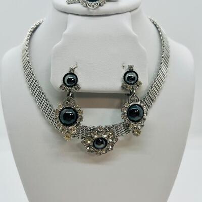 Lot 82: Vintage Hematite & Crystal Choker, Brooch & Clip-on Earrings Set