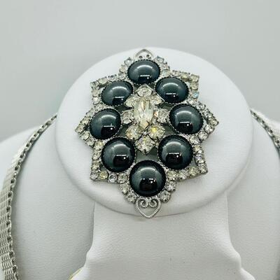 Lot 82: Vintage Hematite & Crystal Choker, Brooch & Clip-on Earrings Set