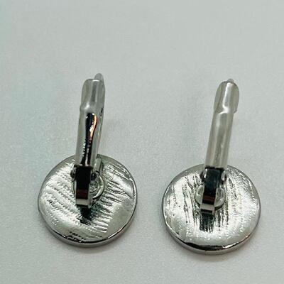 Lot 92: Costume Rings size 8 and Glittery Pierced Earrings