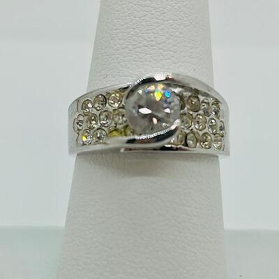 Lot 92: Costume Rings size 8 and Glittery Pierced Earrings