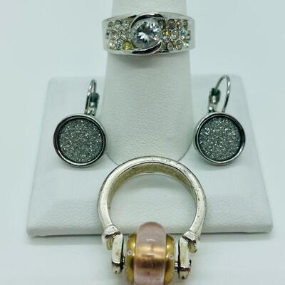 Lot 92: Costume Rings size 8 and Glittery Pierced Earrings