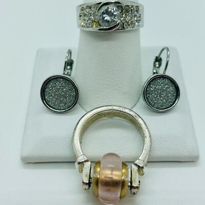 Lot 92: Costume Rings size 8 and Glittery Pierced Earrings