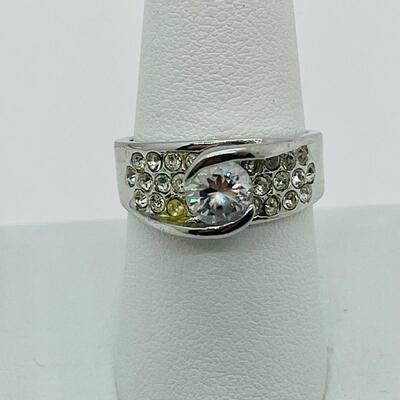 Lot 92: Costume Rings size 8 and Glittery Pierced Earrings